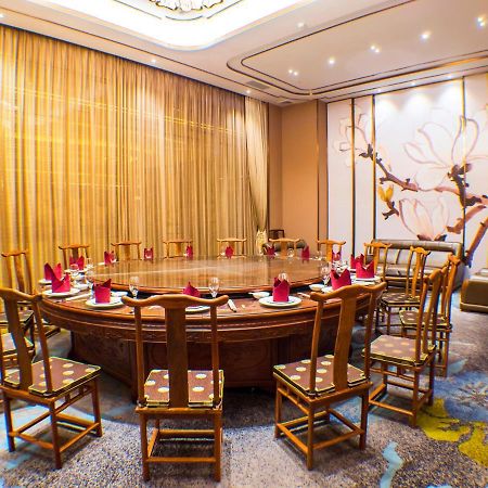 Zhongshan Guzhen Huayu Landmark Hotel Exterior photo