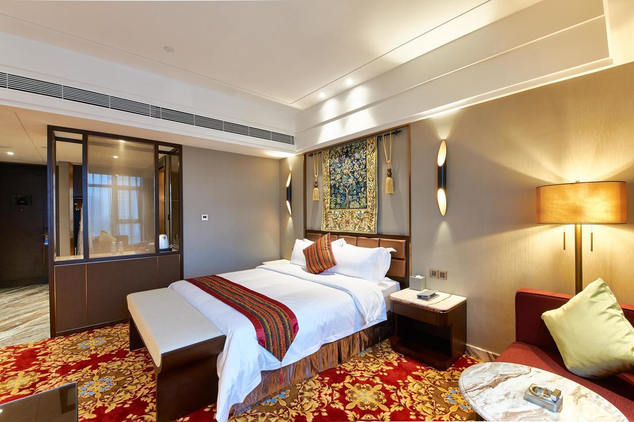 Zhongshan Guzhen Huayu Landmark Hotel Exterior photo